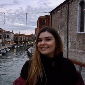 Meet your Posher, Olivia